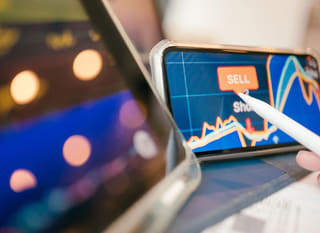 Bitcoin Ethereumia ja forex-optioita analysoiva monimarkkinakauppias